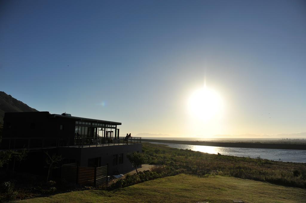 Colourful Manor Guesthouse Cape Town Exterior photo