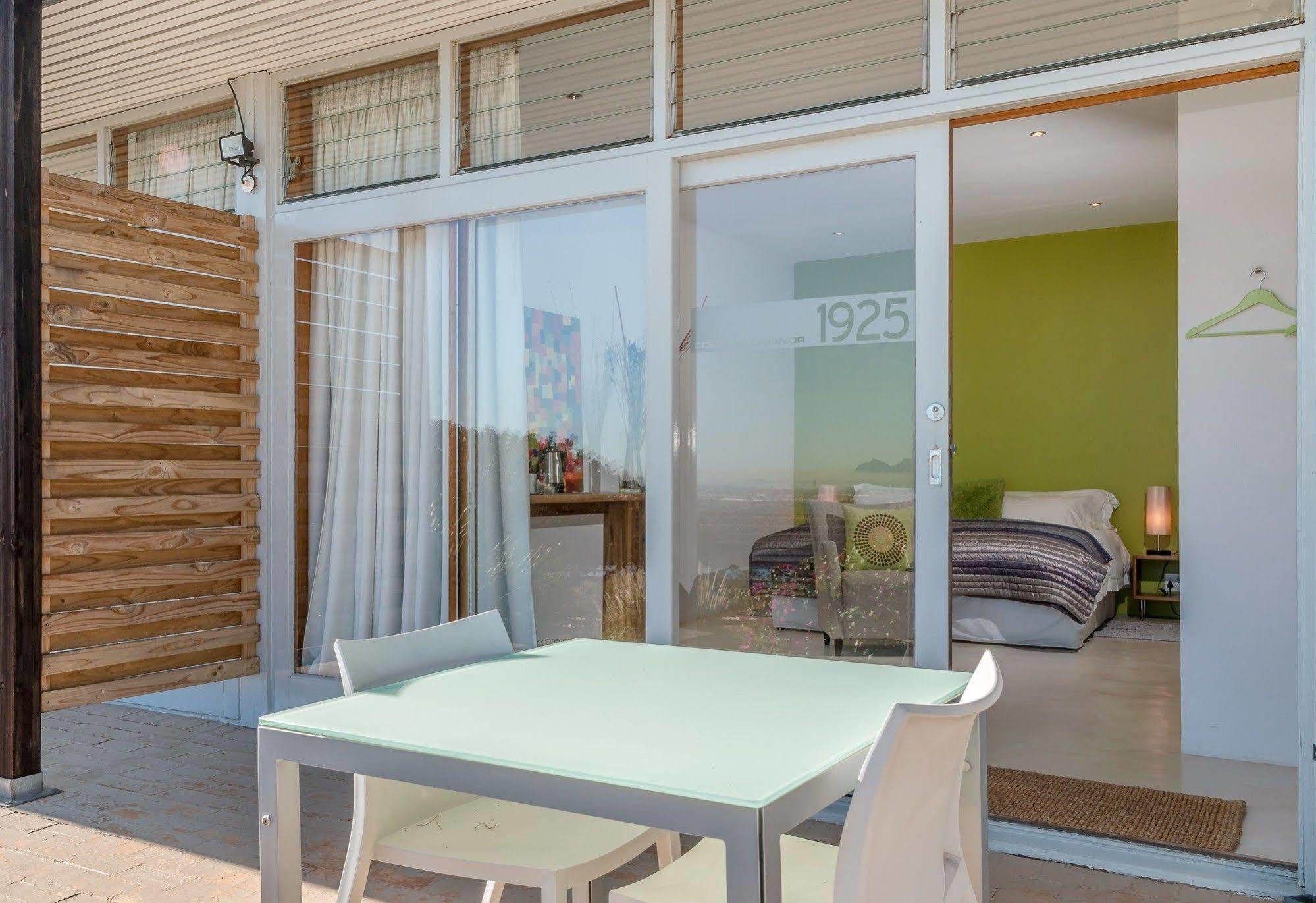 Colourful Manor Guesthouse Cape Town Exterior photo