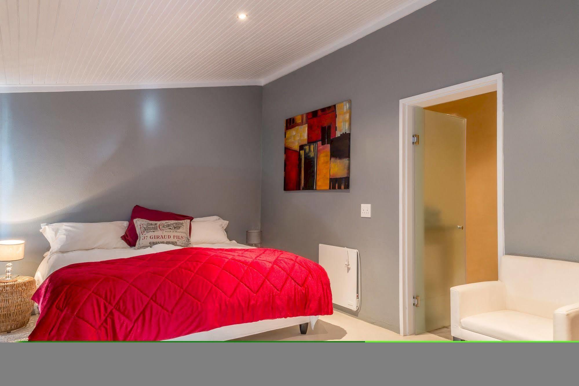 Colourful Manor Guesthouse Cape Town Exterior photo