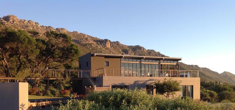 Colourful Manor Guesthouse Cape Town Exterior photo